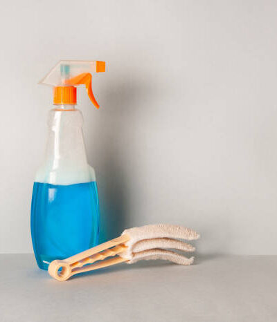 Detergent and a device for washing blinds, a copy of the space